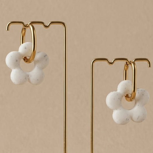 boucles d’oreilles fleur coquillée artisanales