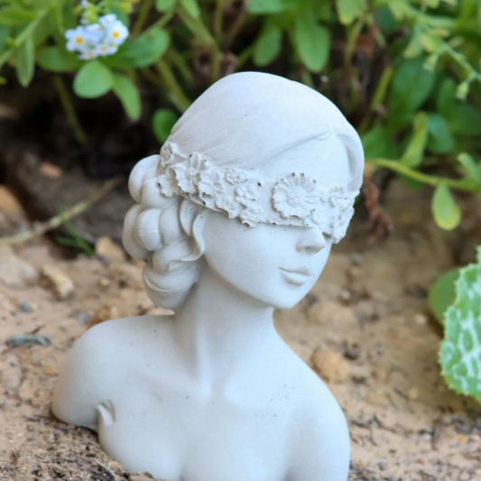 PRECIEUSE - La Dame aux Yeux Bandés