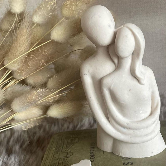 LES AMOUREUX - L’Étreinte Envoûtante