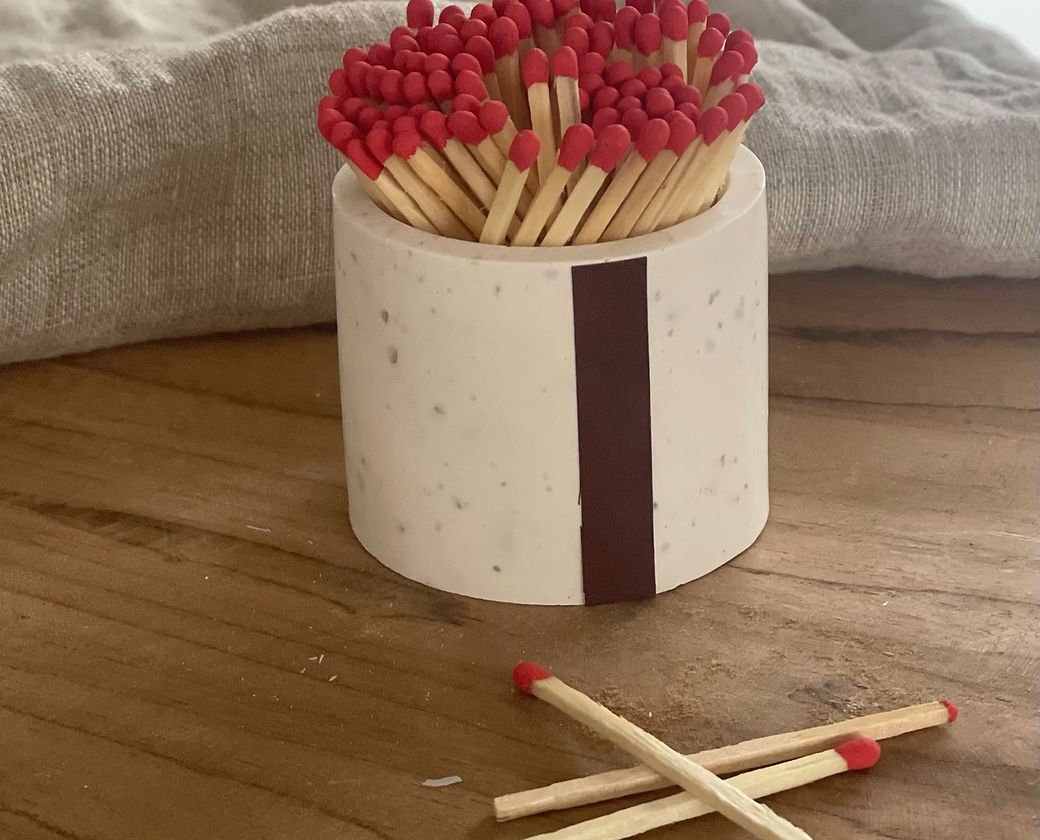 POT A ALLUMETTES AVEC GRATTOIRS