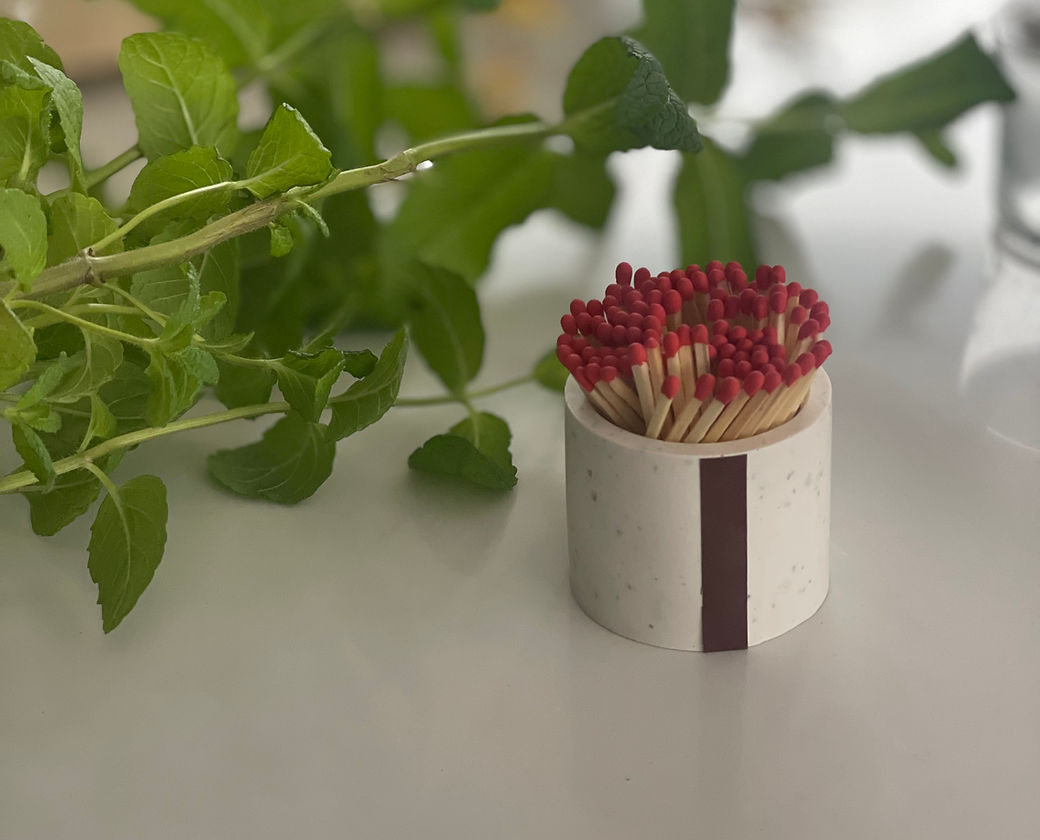 POT A ALLUMETTES AVEC GRATTOIRS