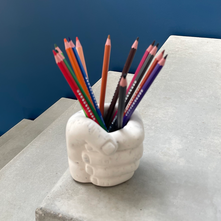 POT A CRAYON MAIN