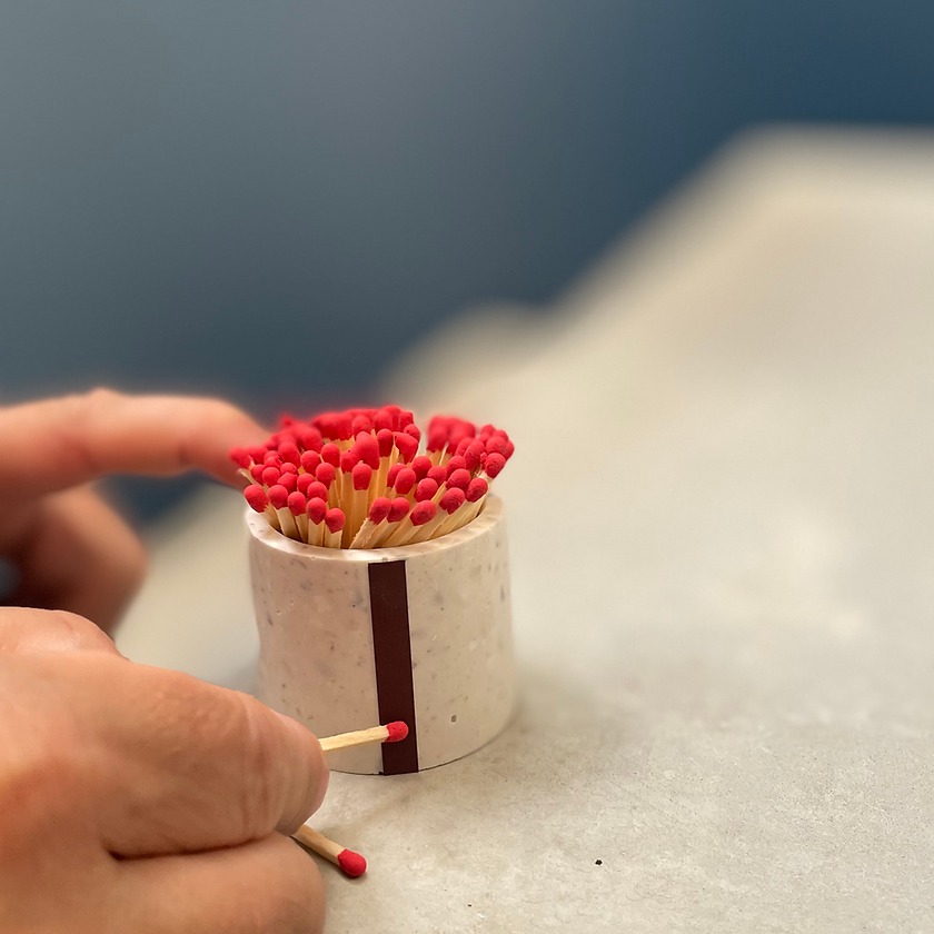 POT A ALLUMETTES AVEC GRATTOIRS