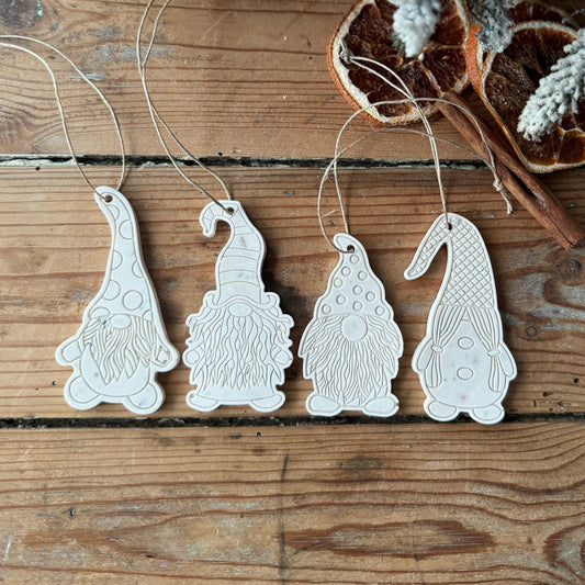 Suspensions Gnomes de Noël – déco sapin en terrazzo coquiller