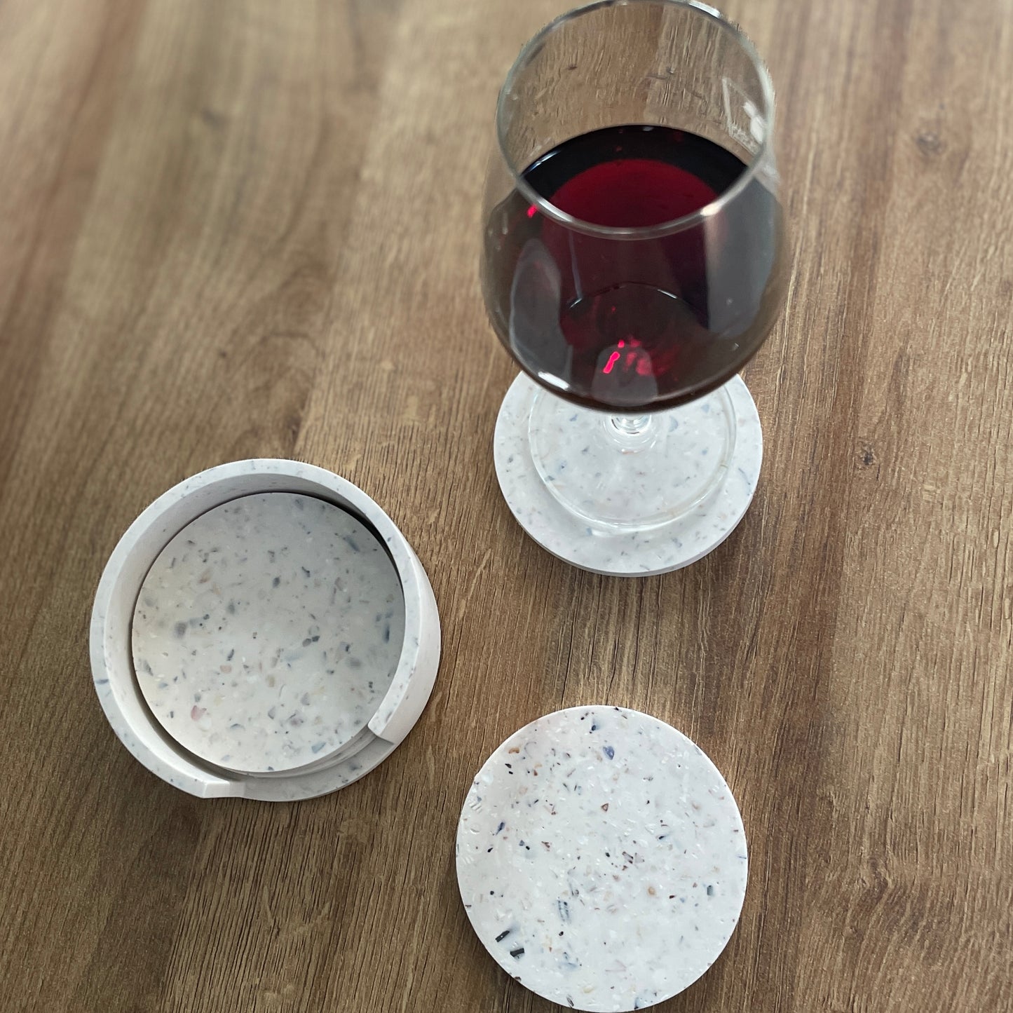 DESSOUS DE VERRES ET SON SOCLE – Élégance et Praticité