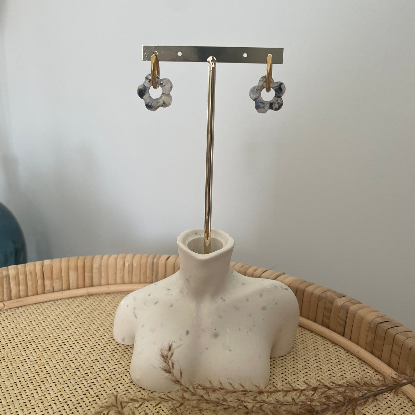 BOUCLES D'OREILLES MARGUERITES COQUILLEES