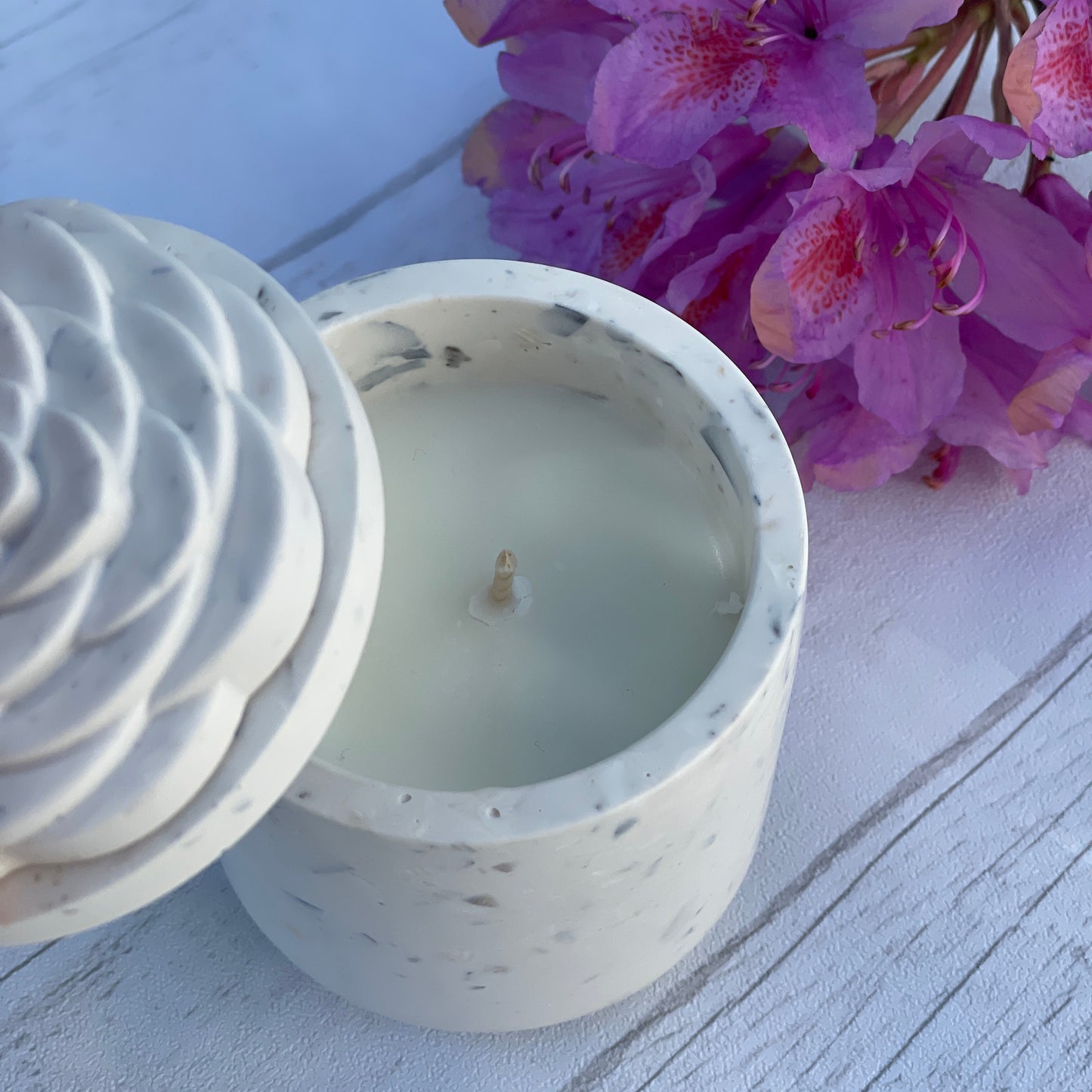 La belle de Mai - bougie florale en édition limitée