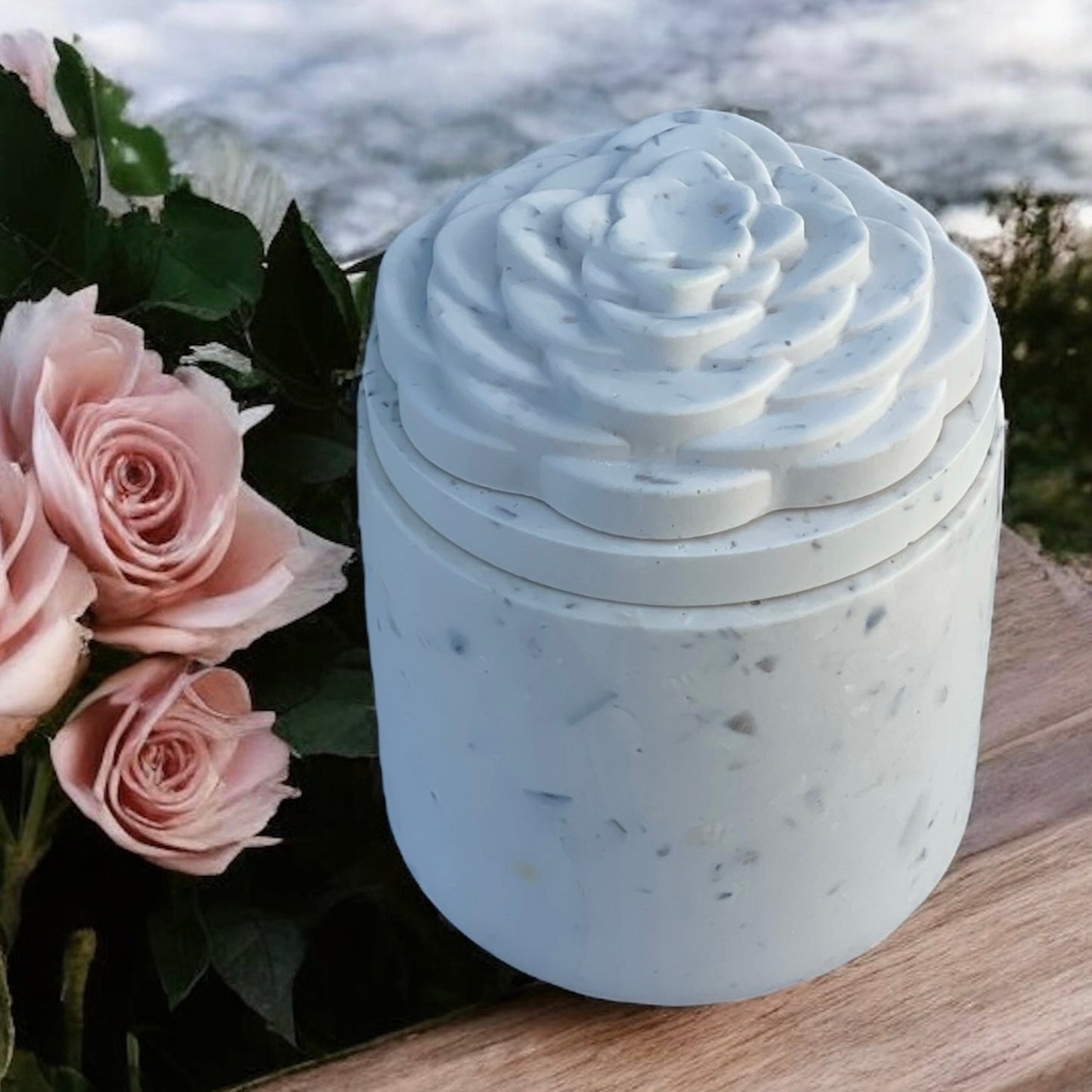 La belle de Mai - bougie florale en édition limitée