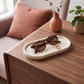 Plateau ovale en coquillages revalorisés avec lunettes et bague