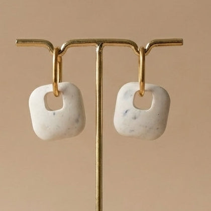 boucles d’oreilles carré coquillé artisanales
