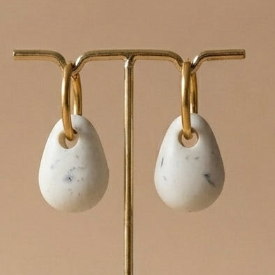 boucles d’oreilles goutte coquillée artisanales