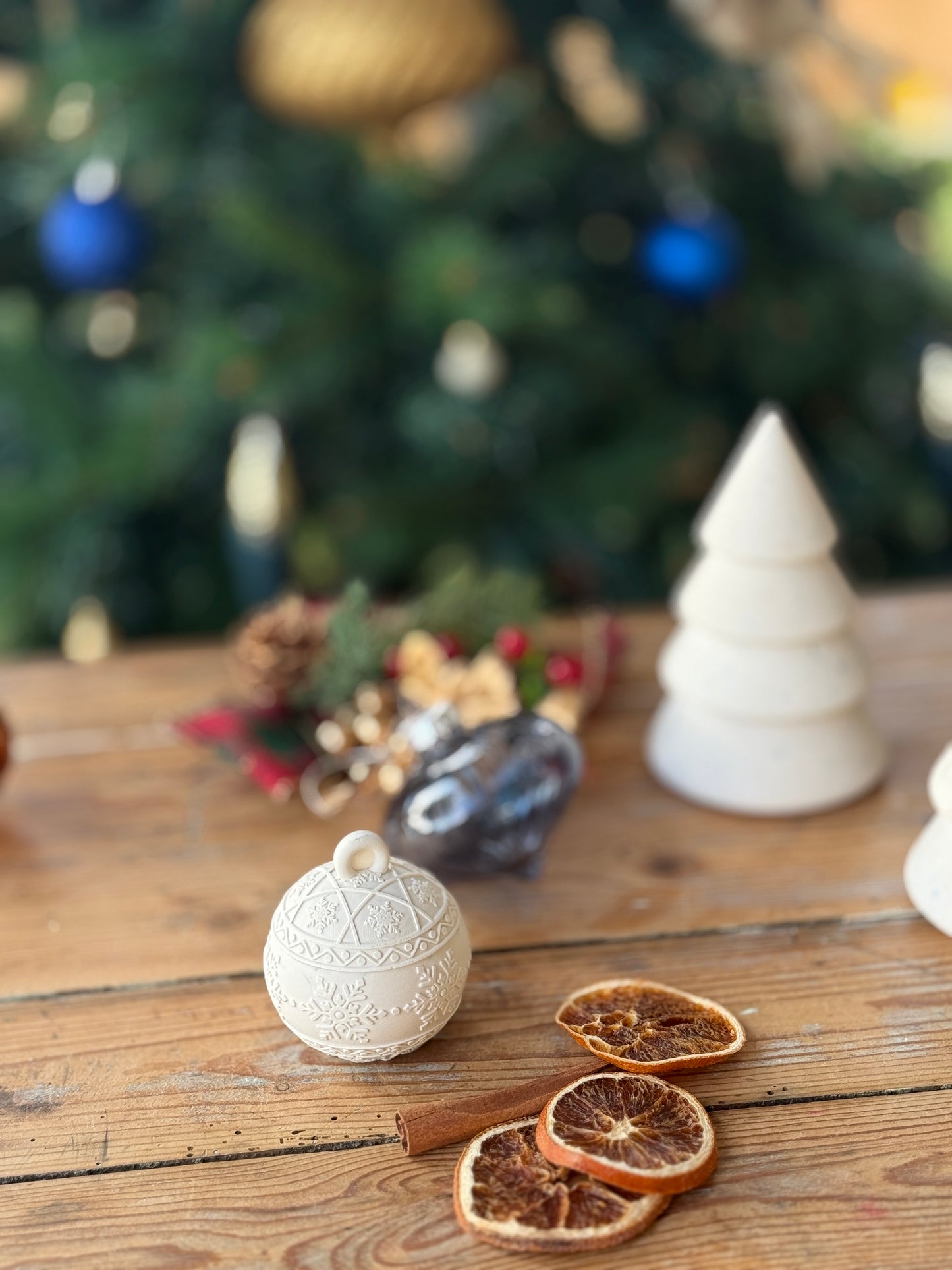 Bougie “ma boule de Noël” en terrazzo coquiller – réutilisable