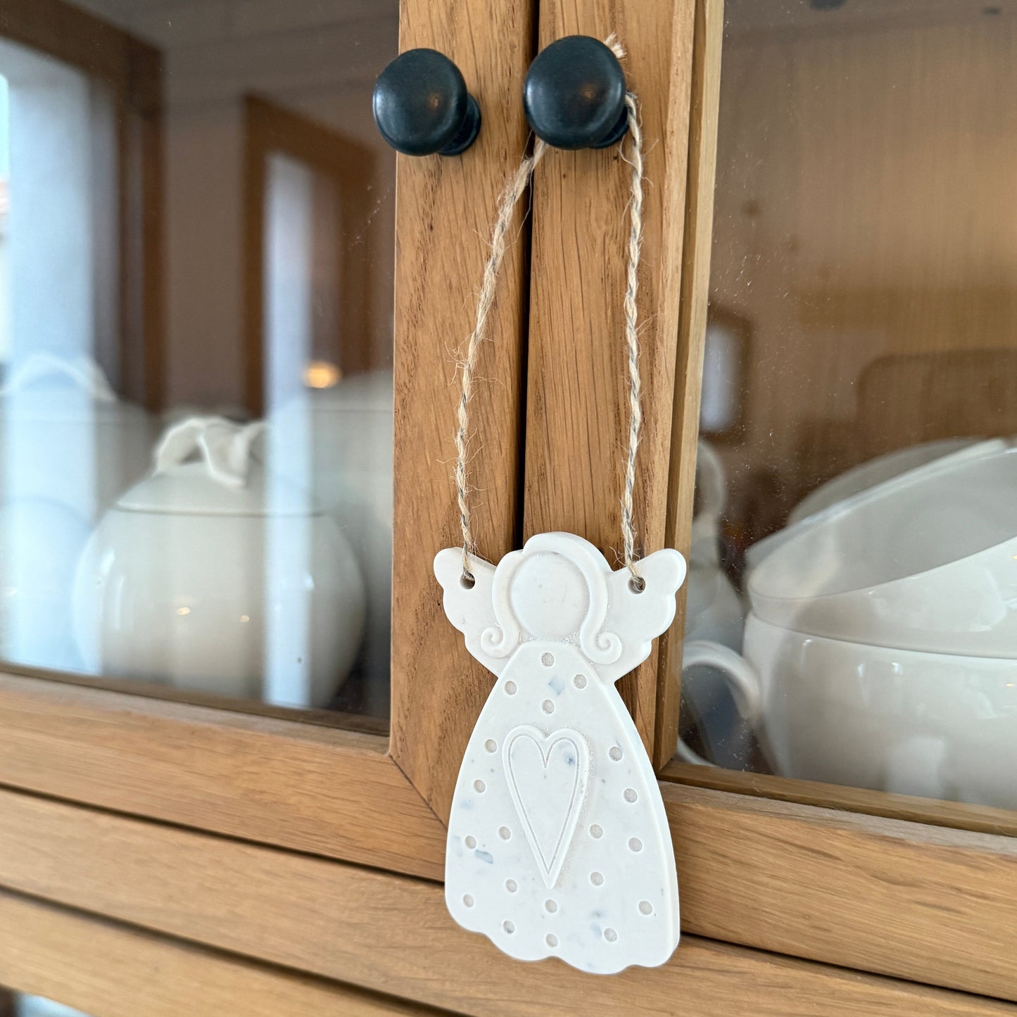 Suspensions Gnomes de Noël – déco sapin en terrazzo coquiller