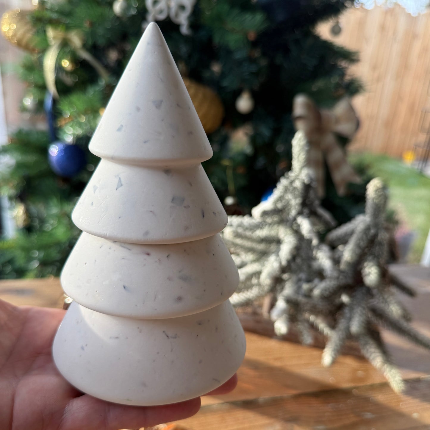 Bougie “ma sapin de Noël” en terrazzo coquiller – réutilisable