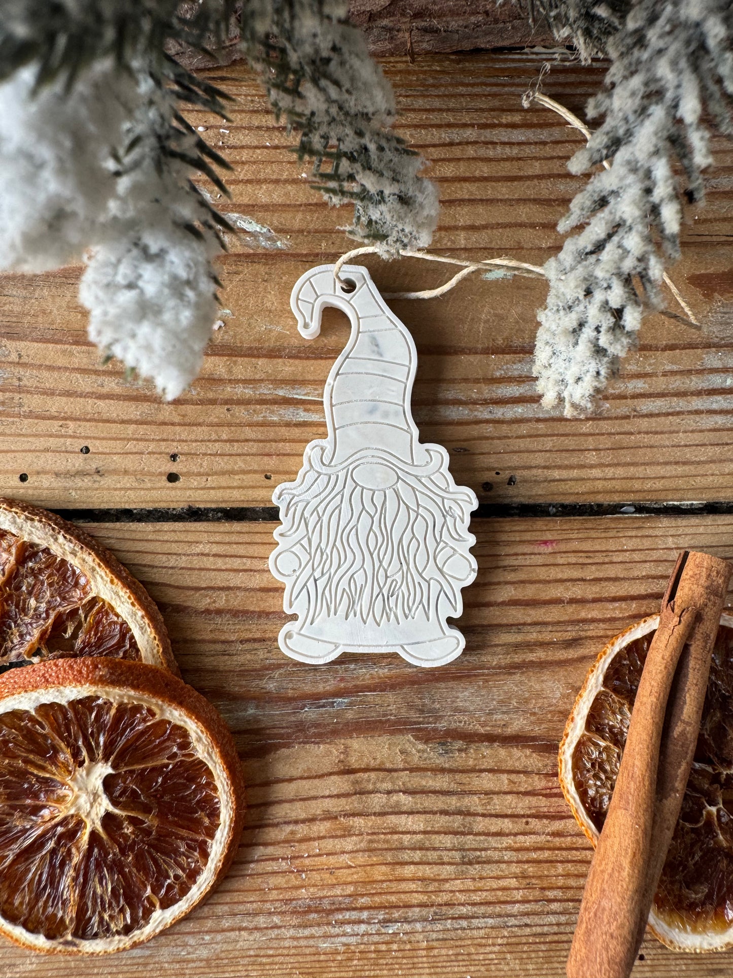 Suspensions Gnomes de Noël – déco sapin en terrazzo coquiller