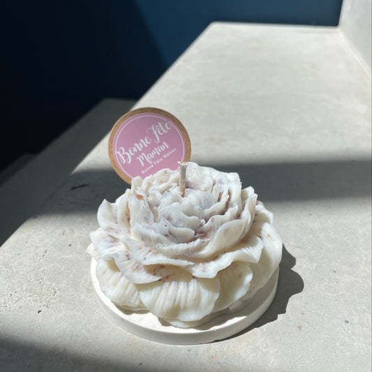 🌸 Bougie Pivoine – Parfum pivoine & socle minéral coquiller