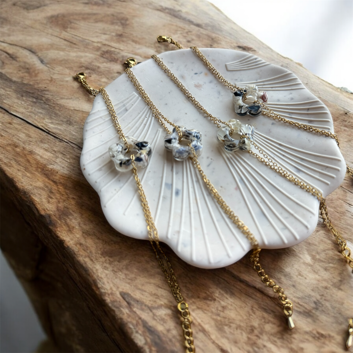BRACELET MARGUERITES COQUILLEES