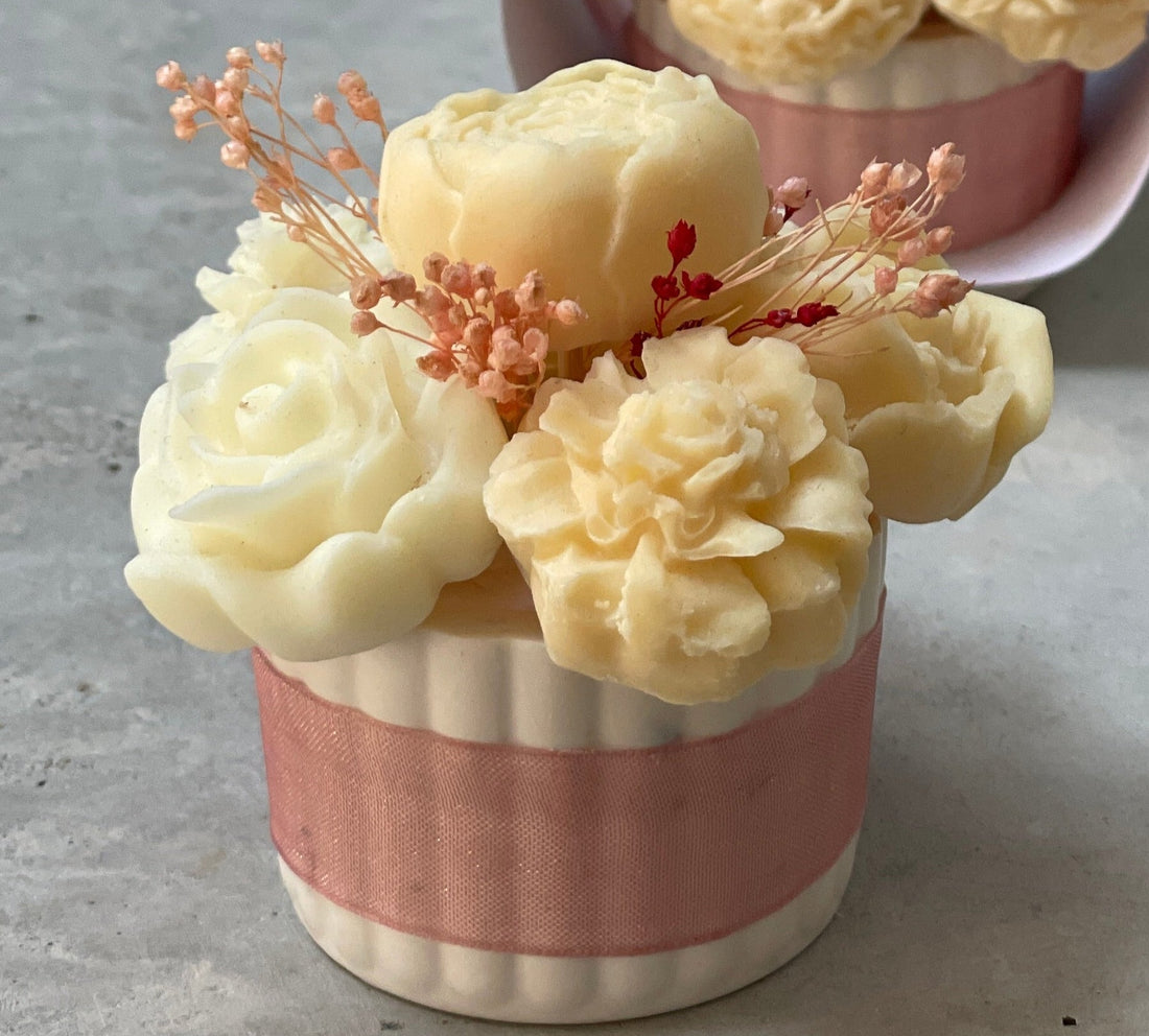 Bouquet de fondants parfumés, fleurs séchées et contenant strié au ruban rose