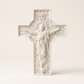 Croix artisanale du Christ ressuscité en résine minérale ivoire – 10 cm