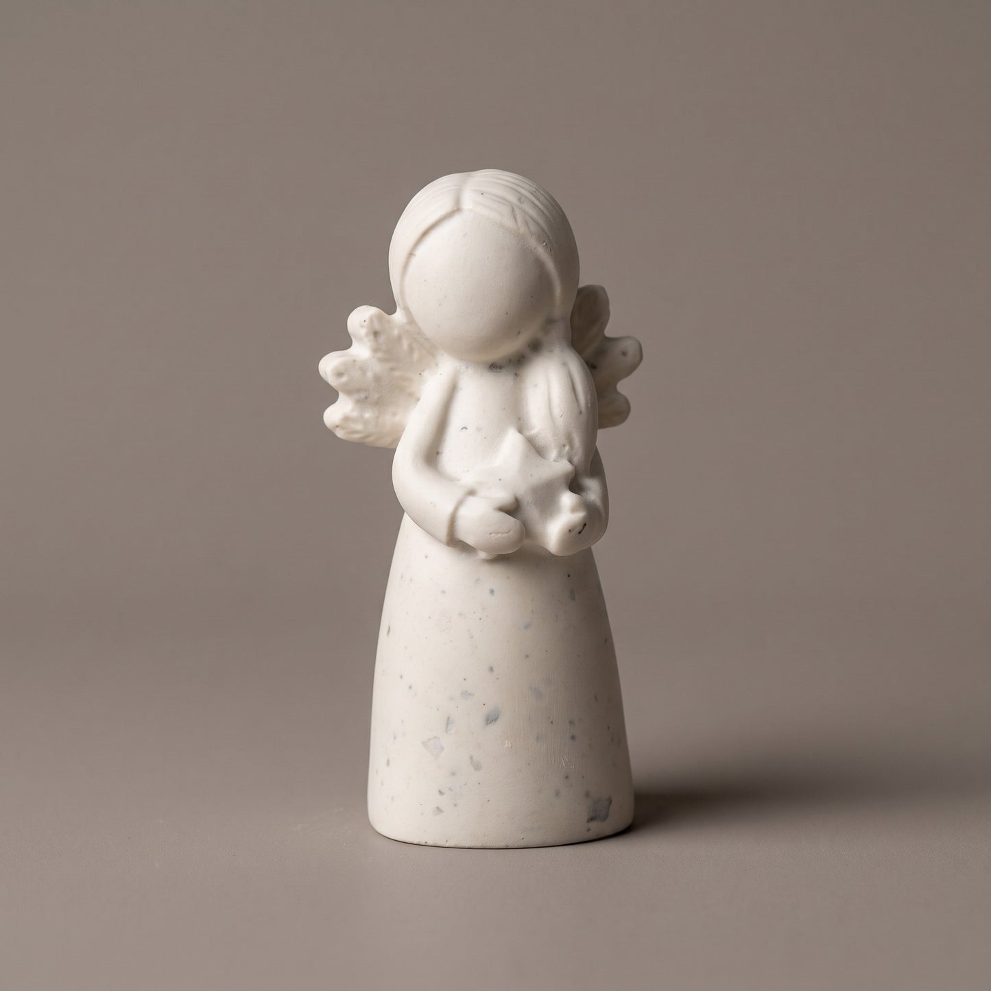 Mini statuette de fée artisanale à robe lisse, ailes et étoile