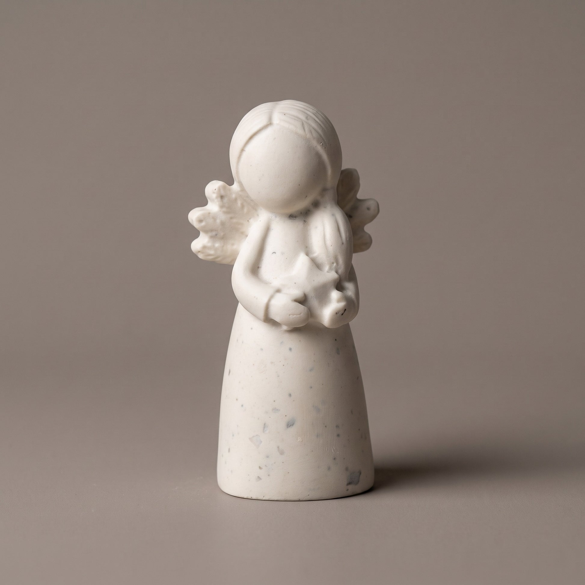 Mini statuette de fée artisanale à robe lisse, ailes et étoile