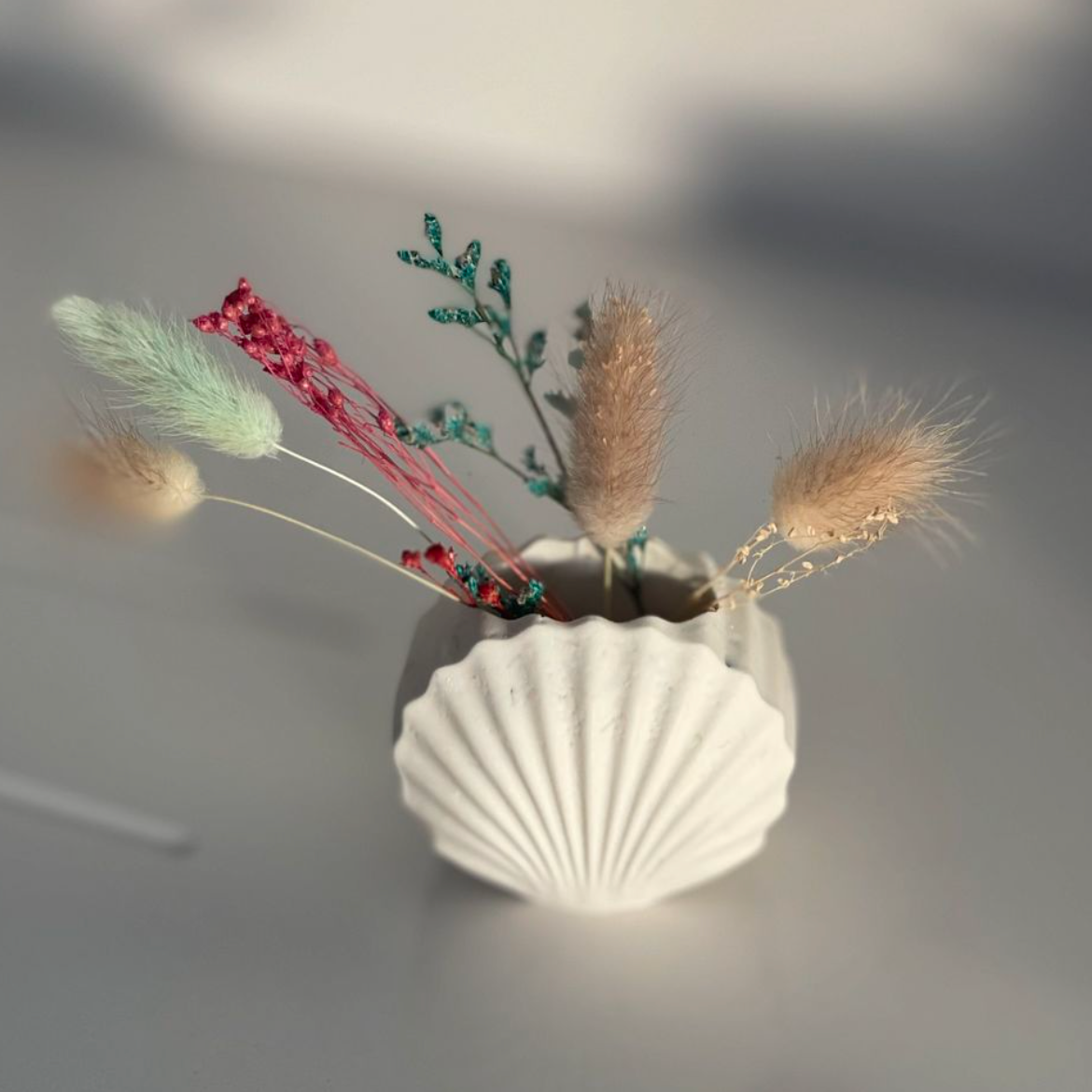 vases coquillages et fleurs sechees - une invitation à l’évasion artisanal