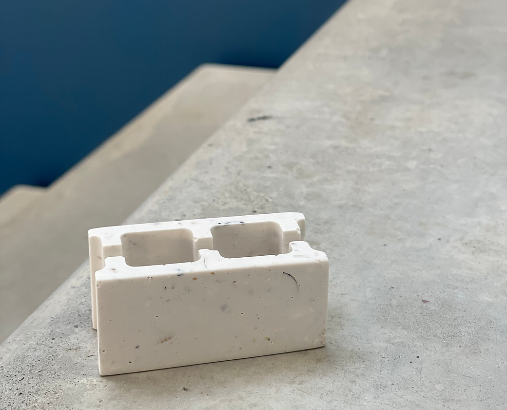 Présentoir cartes de visite artisanal parpaing