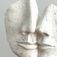 statue duo visage artisanal