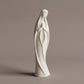 Statuette artisanale de la Vierge Marie en prière, vue de face